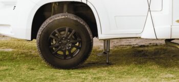 Hydraulic-motorhome-levelling-system.jpeg